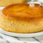 Prepara un flan casero cremoso en minutos con solo dos ingredientes