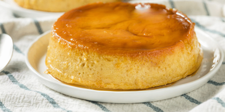 Prepara un flan casero cremoso en minutos con solo dos ingredientes