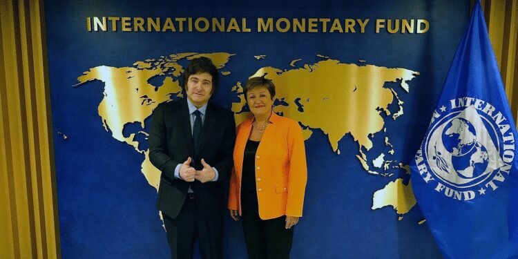 Gobierno recibirá USD 2.000 millones del FMI y mejorará reservas netas