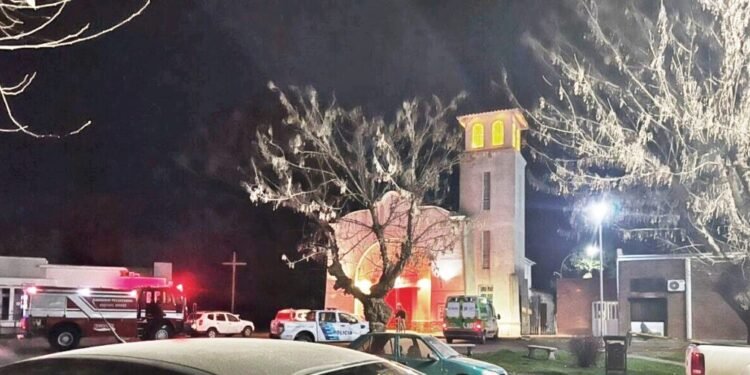 Detienen a hombre en Coronel Suárez tras intento de incendiar una iglesia