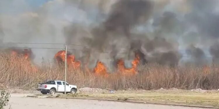 Incendios devastan barrios de Jujuy y complican evacuaciones de vecinos