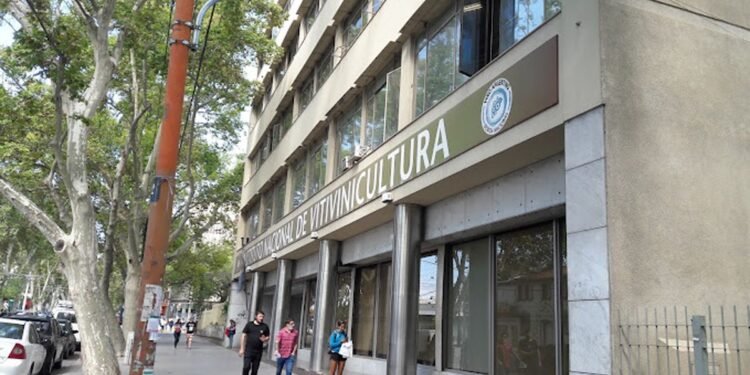ATE busca frenar despidos y cuestiona decretos económicos en la Justicia