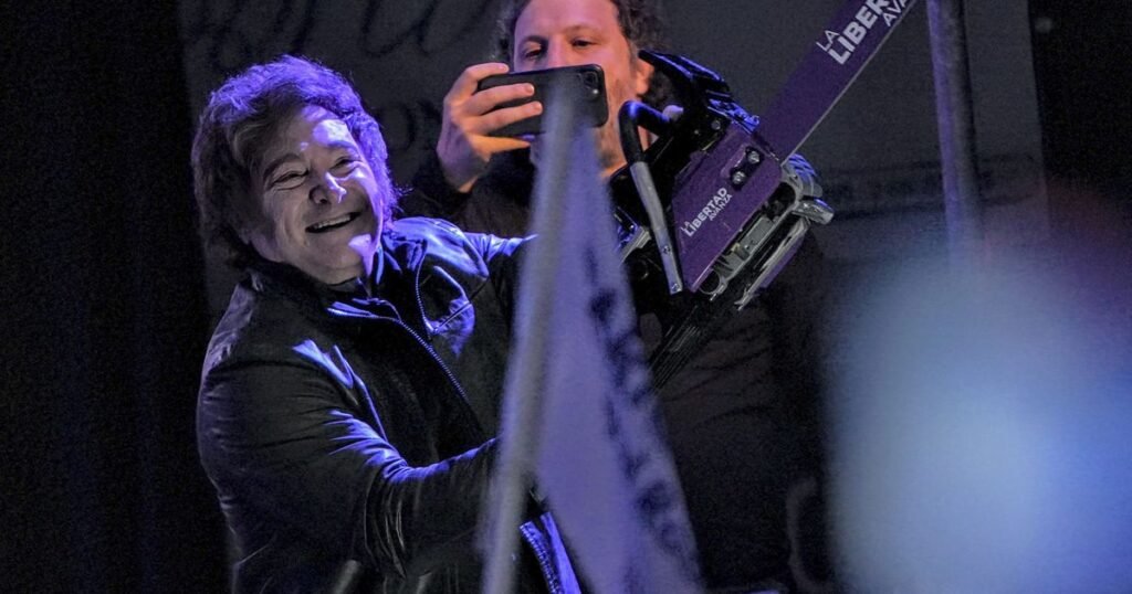 Milei llama a frenar a Kicillof y el kirchnerismo en La Plata