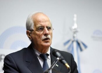 Fuerza Patria presenta a Jorge Taiana como candidato en Buenos Aires