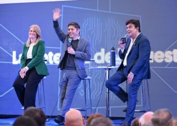 Bianco asegura que el peronismo está en campaña mientras Kicillof sigue trabajando