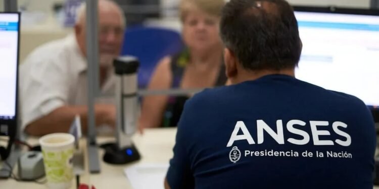 Se confirmó el aumento de las pensiones en agosto de 2025 y su bono extra