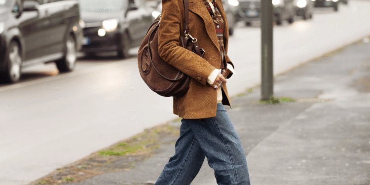 Los jeans boho marcan tendencia este invierno con comodidad y estilo