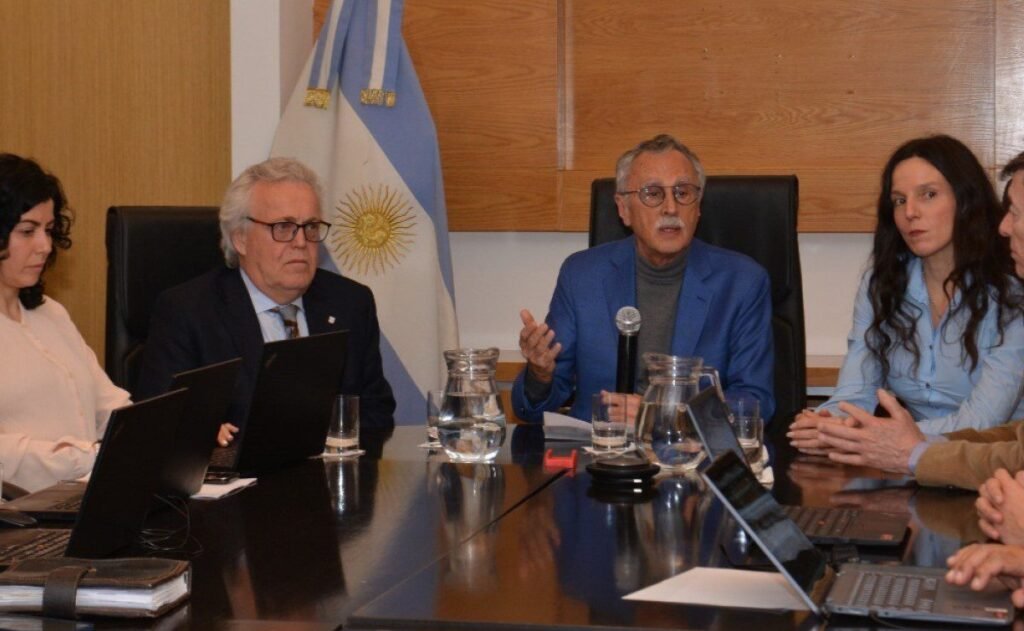 Crisis en obras sociales: el Gobierno interviene dos más en el sector salud