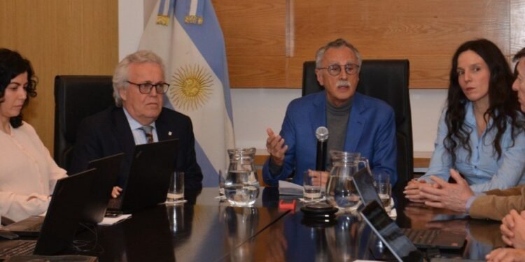 Crisis en obras sociales: el Gobierno interviene dos más en el sector salud