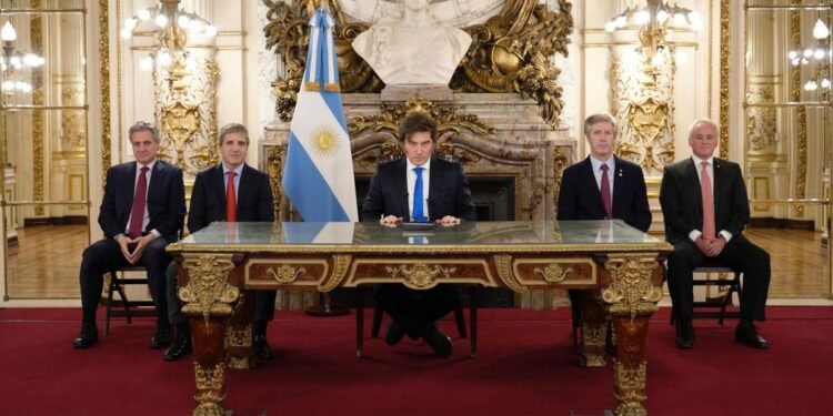 Milei advierte sobre riesgo fiscal y propone medidas contra el gasto público