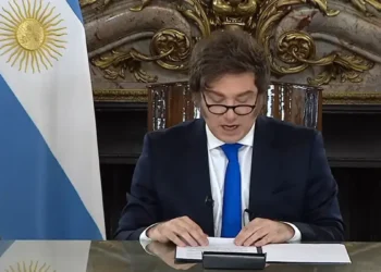 Milei veta aumento a jubilados y advierte sobre sanciones a legisladores