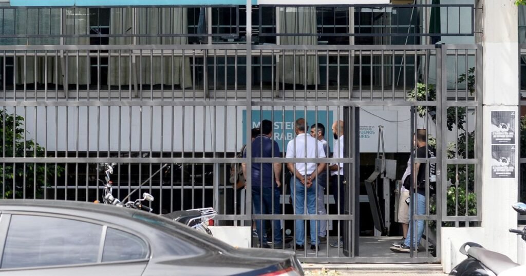 Provincia de Buenos Aires mejora propuesta salarial para docentes y estatales