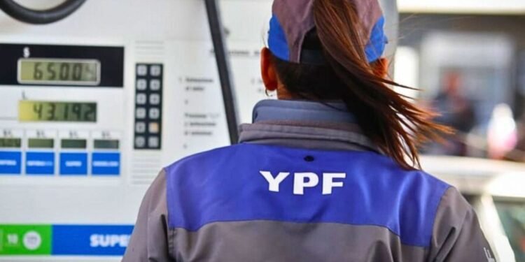 YPF lanza descuentos nocturnos para aumentar ventas en estaciones de servicio