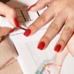 Clienta llega dos horas tarde a salón de uñas y genera polémica viral