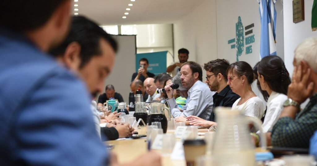La Provincia retoma paritarias con docentes y estatales tras cuarto intermedio