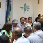 Gobierno bonaerense convoca a paritarias para docentes y estatales