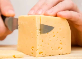 Alerta por brote de Listeria asociado a quesos contaminados en varias provincias