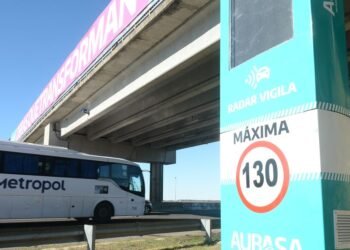 Aubasa instala nuevos tótems de control de velocidad en la autopista La Plata-Buenos Aires