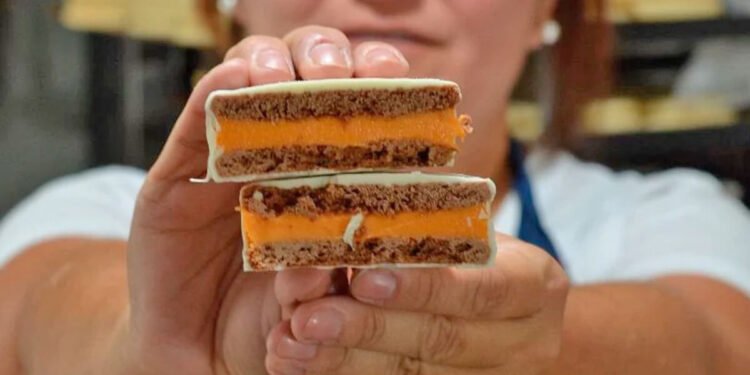 Creadora de alfajor con kétchup genera debate gastronómico en Rosario