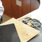Médicos de hospitales en La Plata aceptan aumento salarial del 5%