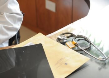 Médicos de hospitales en La Plata aceptan aumento salarial del 5%