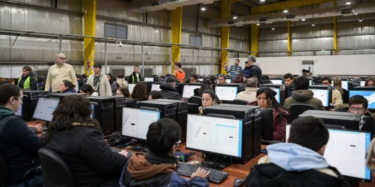 Prueba de transmisión de datos avanza hacia elecciones en Buenos Aires