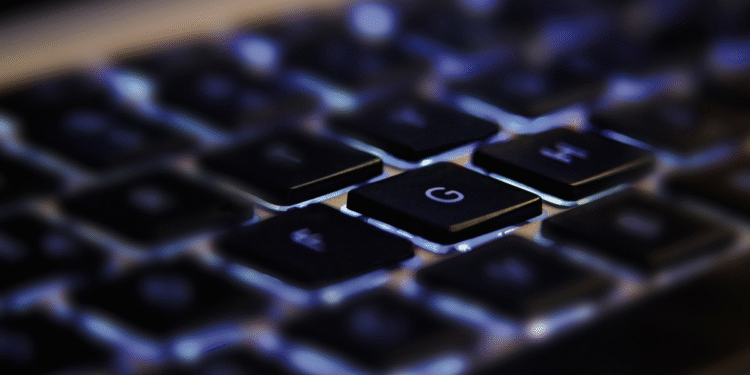 Nuevo teclado Epomaker Split65 prioriza ergonomía y personalización para usuarios