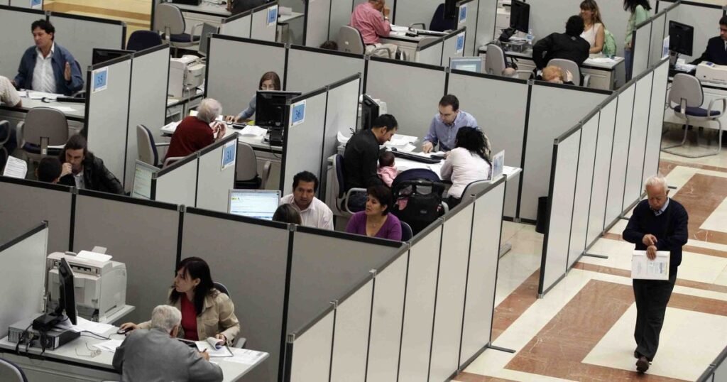 Estatales en la provincia de Buenos Aires acuerdan aumento del 5% y revisión