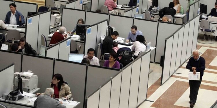 Estatales en la provincia de Buenos Aires acuerdan aumento del 5% y revisión