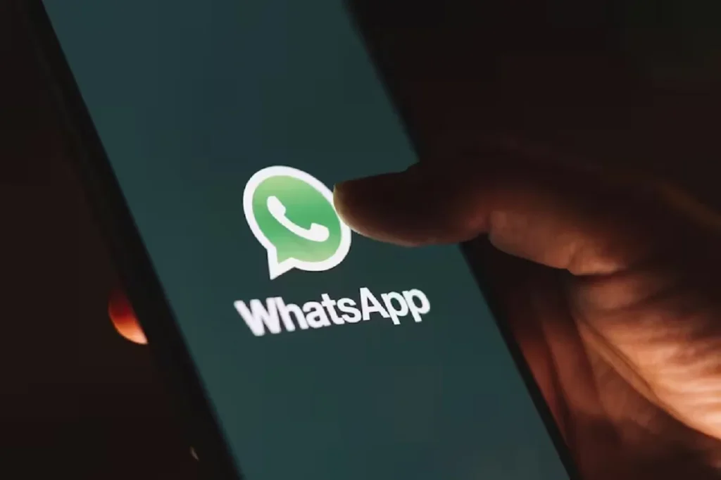 Meta AI transforma WhatsApp: reenvía mensajes al chatbot en un clic