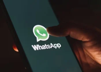 Meta AI transforma WhatsApp: reenvía mensajes al chatbot en un clic