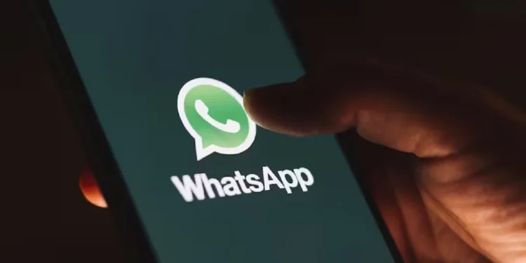 Meta AI transforma WhatsApp: reenvía mensajes al chatbot en un clic