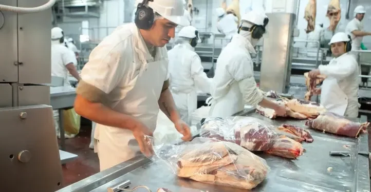 El Gobierno elimina retenciones para carne bovina y avícola hasta fin de octubre 2025