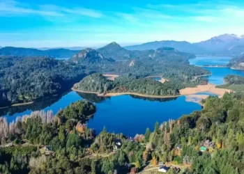 Estudiantes de Bariloche viralizan cánticos antisemitas en viaje de egresados y generan repudio