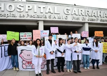 Trabajadores del Hospital Garrahan inician un paro por el veto gubernamental