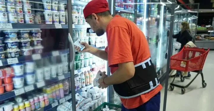 La economía argentina se contrae un 0,1% y especialistas advierten sobre una posible recesión