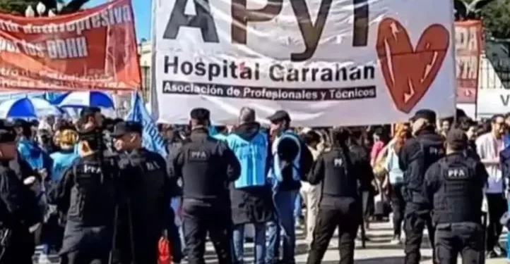Protestas en hospitales y universidades tras veto de Milei a leyes clave para la educación y salud