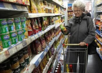 Nuevo programa de descuentos impulsa el consumo en adultos mayores de Argentina