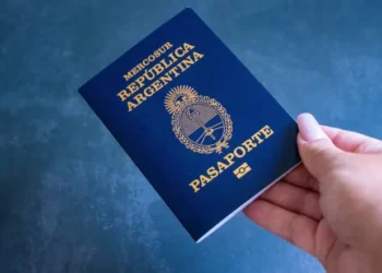 Falla en pasaportes argentinos afecta a más de 200.000 ciudadanos en el exterior