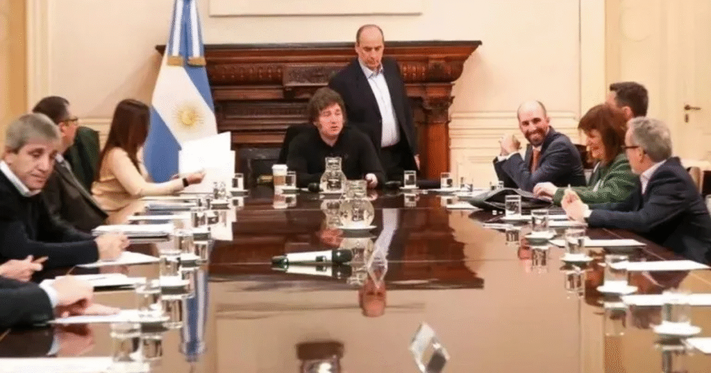 Milei reúne a su Gabinete tras derrota en Buenos Aires para ajustar campaña