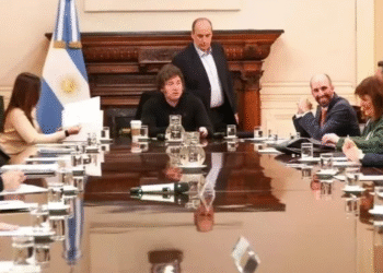 Milei reúne a su Gabinete tras derrota en Buenos Aires para ajustar campaña