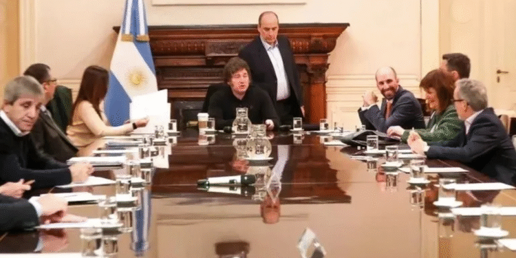 Milei reúne a su Gabinete tras derrota en Buenos Aires para ajustar campaña