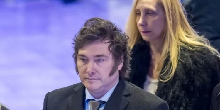 El gobierno mantiene su plan económico pese a tensiones internas tras la derrota