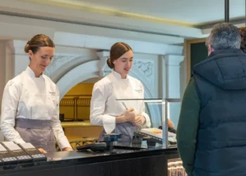 Rodrigo Bauni abre PUROPATIO en Patio Bullrich y celebra 20 años de chocolate