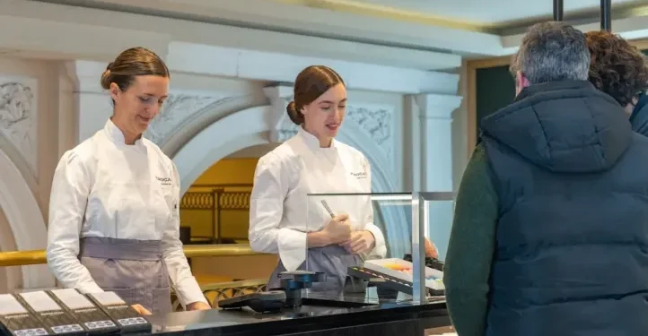 Rodrigo Bauni abre PUROPATIO en Patio Bullrich y celebra 20 años de chocolate