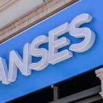 Mañana se realizan los pagos de pensiones y asignaciones: ¿quién cobra?