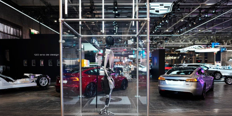 Tesla avanza en la inteligencia artificial con su robot Optimus en 2023