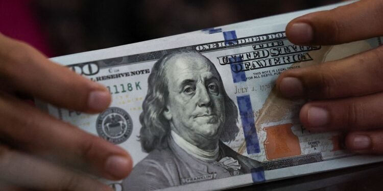 El Banco Central impone restricción al dólar y frena operaciones cambiarias