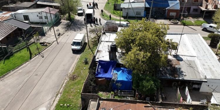Buscan a narco implicado en triple femicidio en Villa Zavaleta y Florencio Varela