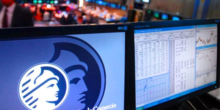 Riesgo país en alza y Merval opera con cautela ante elecciones en Buenos Aires